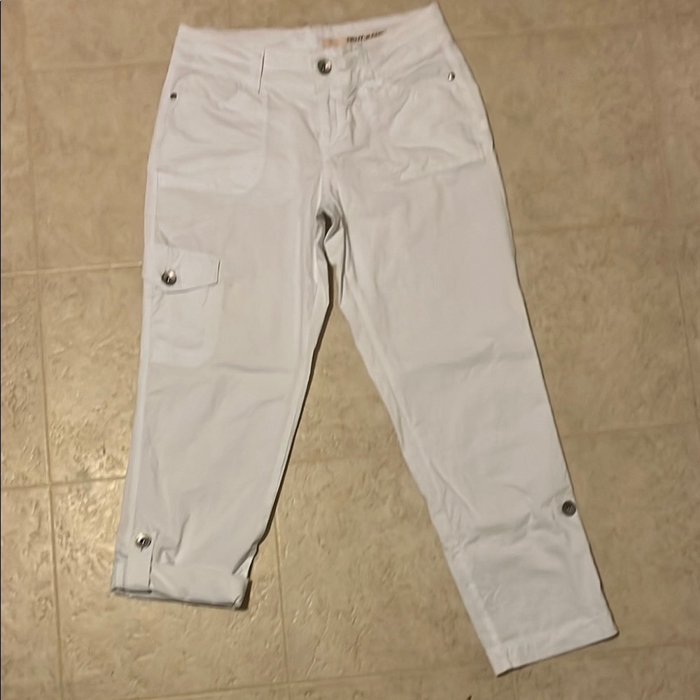 EUC DKNY White Pants They can be worn full length or buttoned up as a crop
